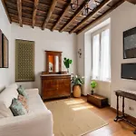 Domus Leopardo, Typical Trastevere Flat In Center روما