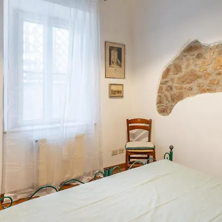 Apartment Domus Leopardo, Typical Trastevere Flat In Center *