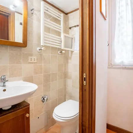 Domus Leopardo, Typical Trastevere Flat In Center Apartment *